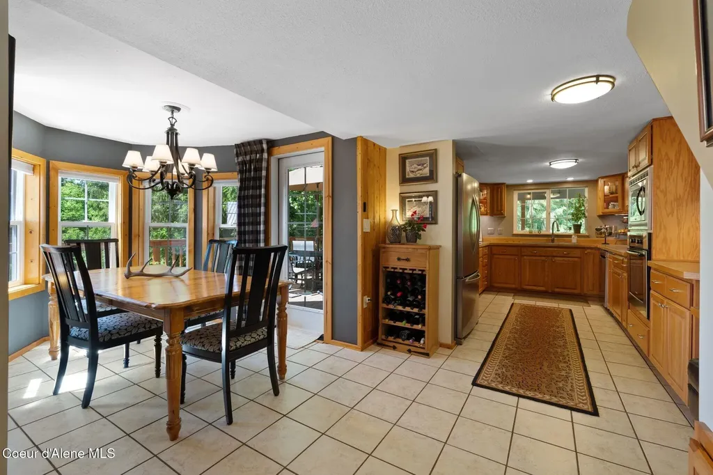 343 W Spring Creek Road Hope ID 83836