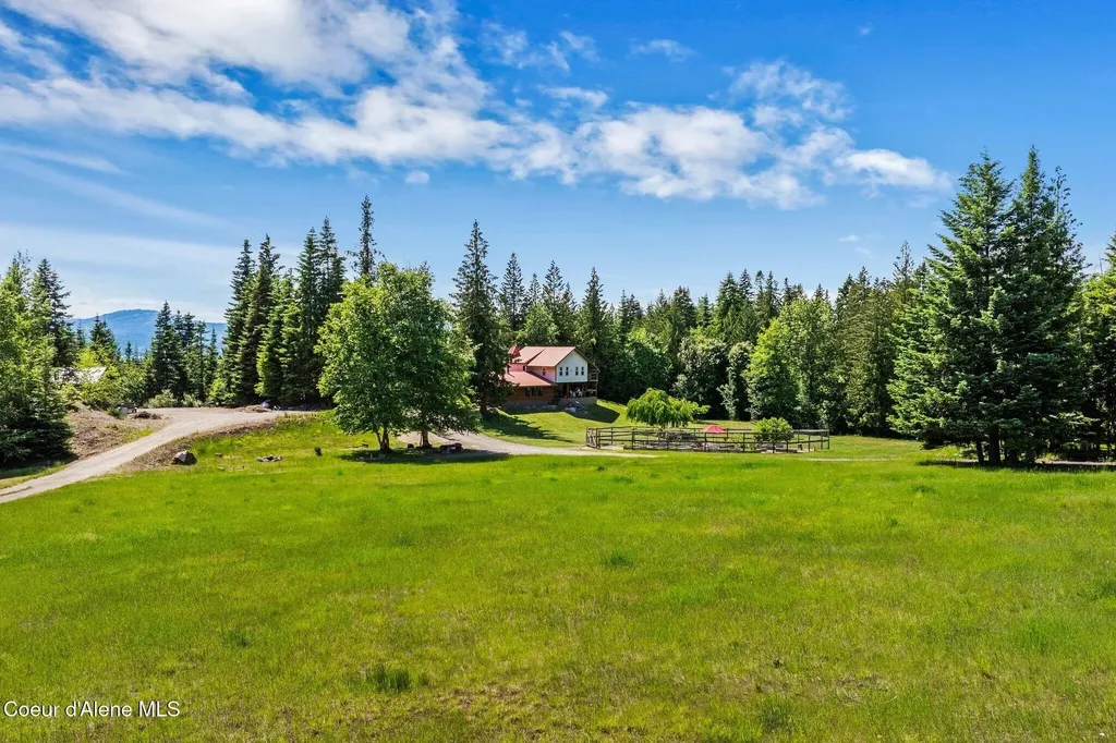 343 W Spring Creek Road Hope ID 83836