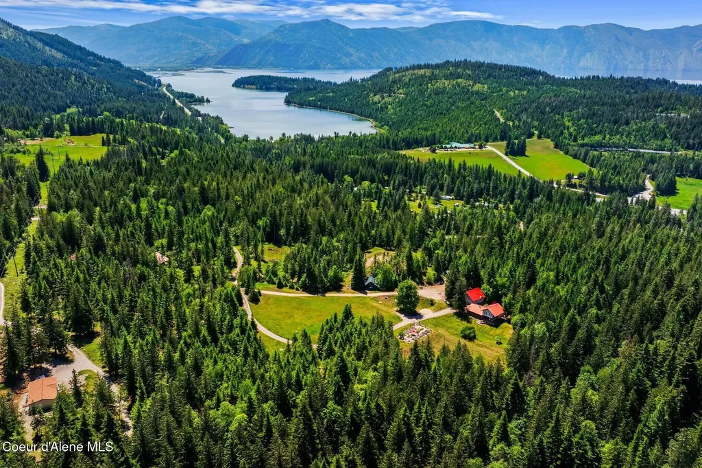 343 W Spring Creek Road Hope ID 83836