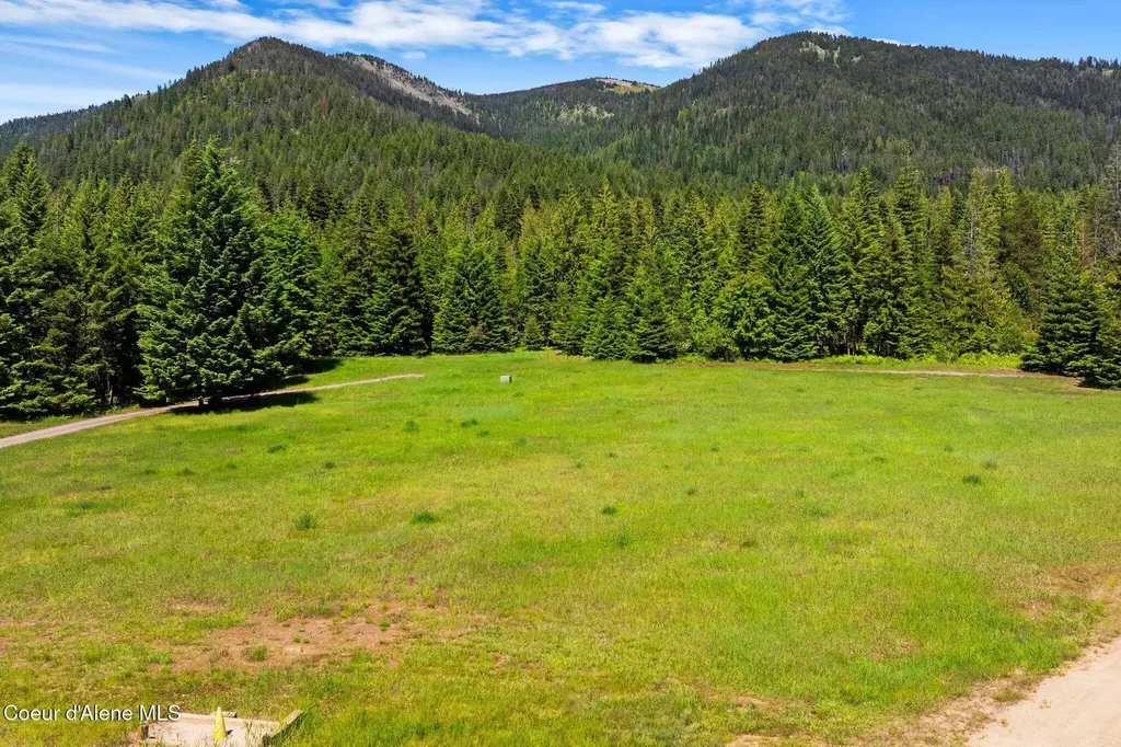 343 W Spring Creek Road Hope ID 83836