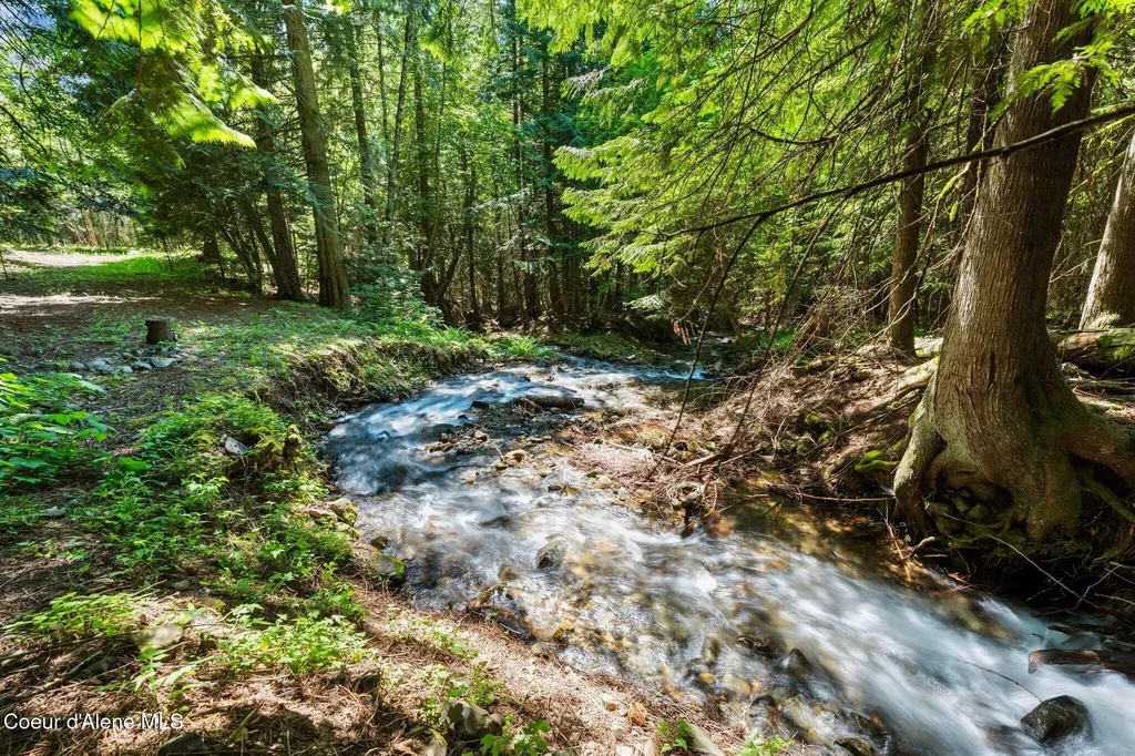 343 W Spring Creek Road Hope ID 83836