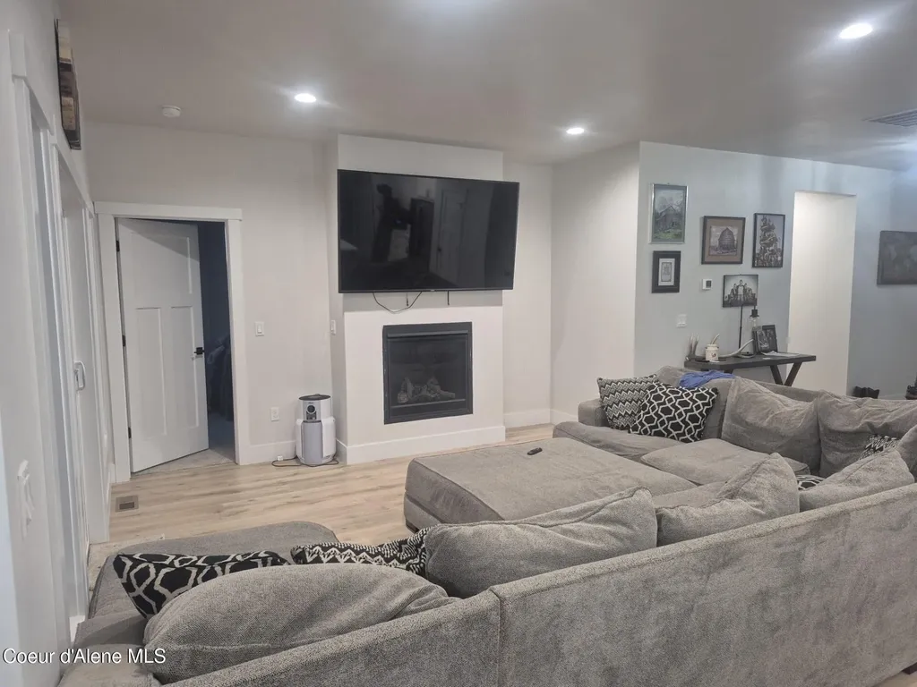 1047 Merideth Road Plummer ID 83851