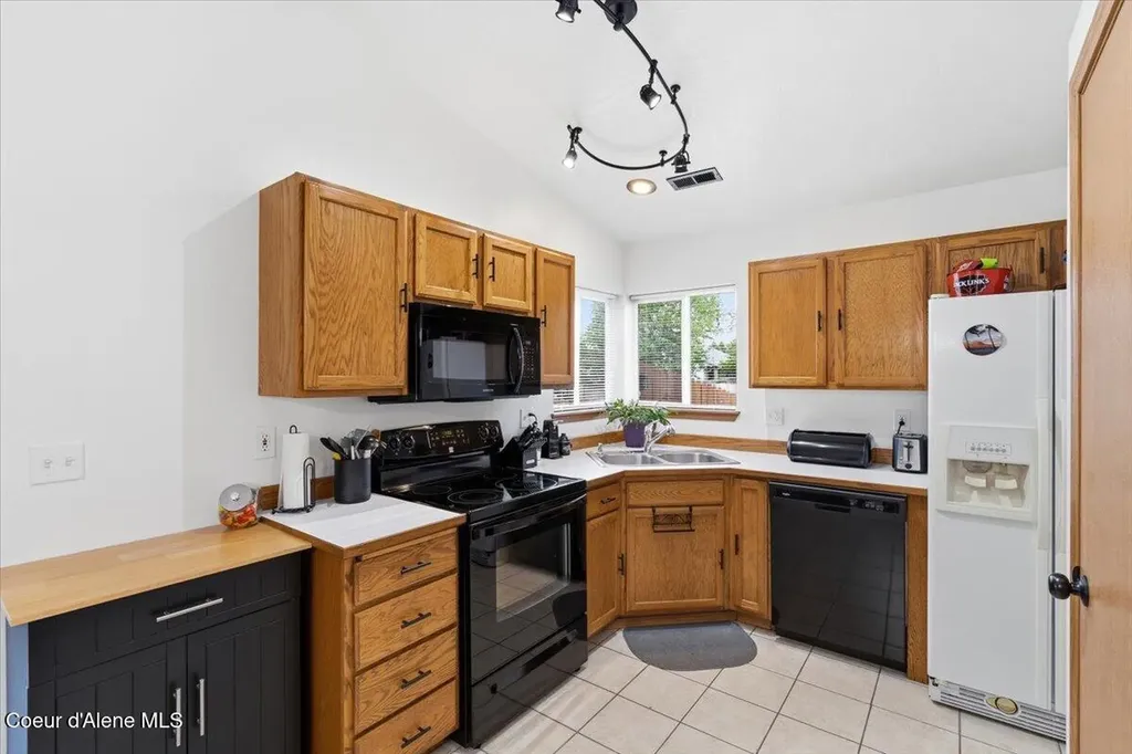 1073 W Kyler Avenue Hayden ID 83835