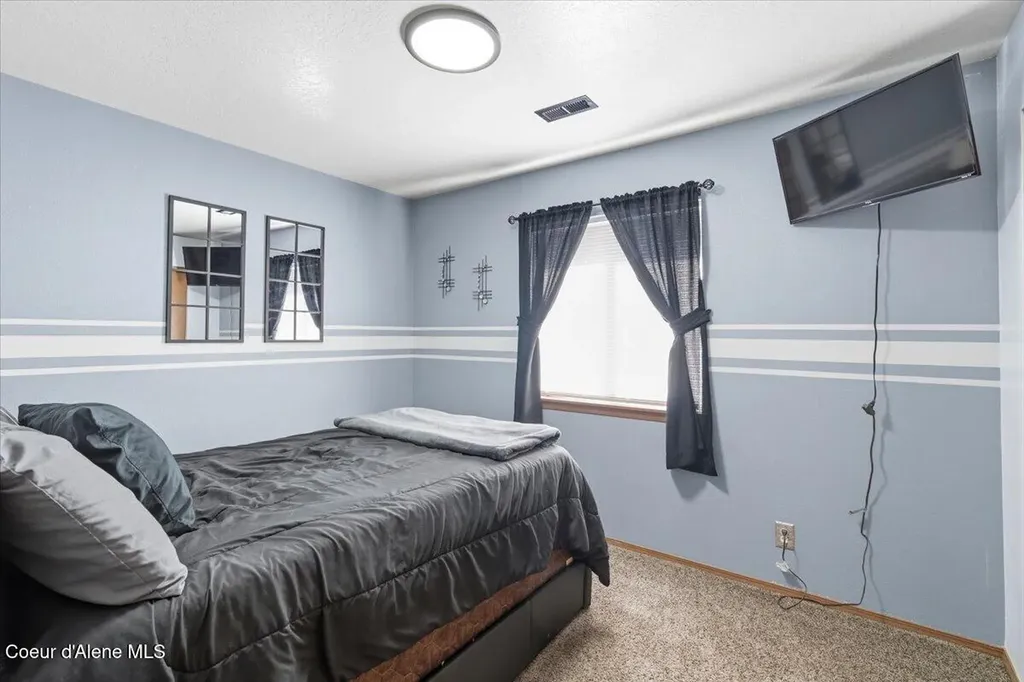 1073 W Kyler Avenue Hayden ID 83835
