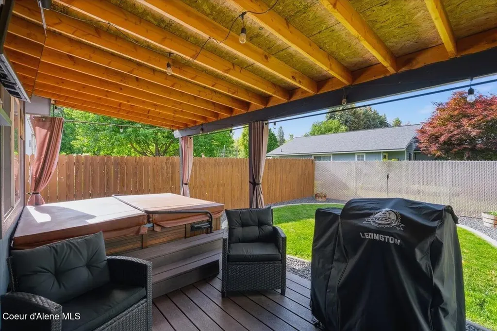 1073 W Kyler Avenue Hayden ID 83835