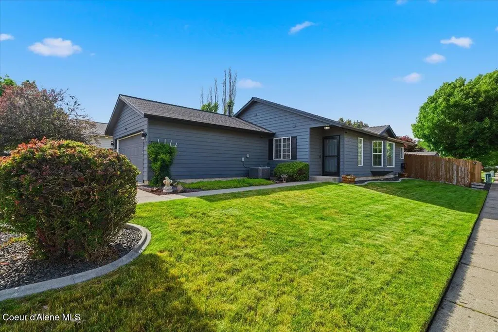 1073 W Kyler Avenue Hayden ID 83835