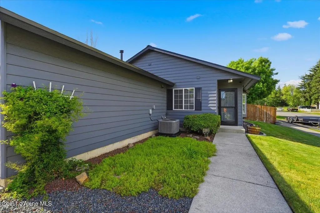 1073 W Kyler Avenue Hayden ID 83835