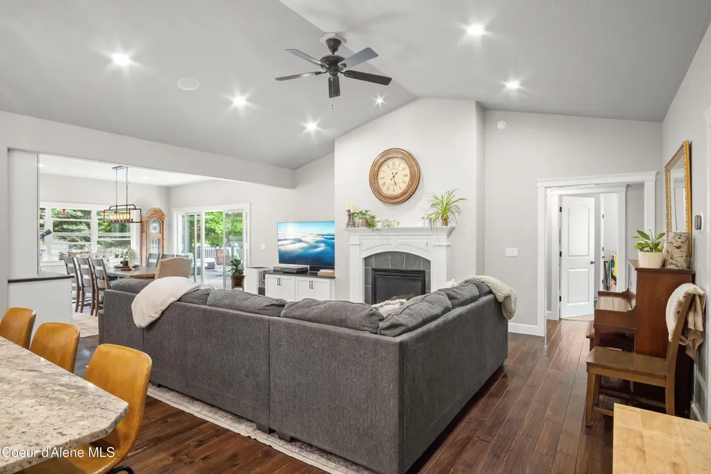 3110 E Lake Forest Drive Hayden Lake ID 83835