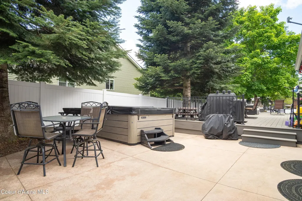 3110 E Lake Forest Drive Hayden Lake ID 83835