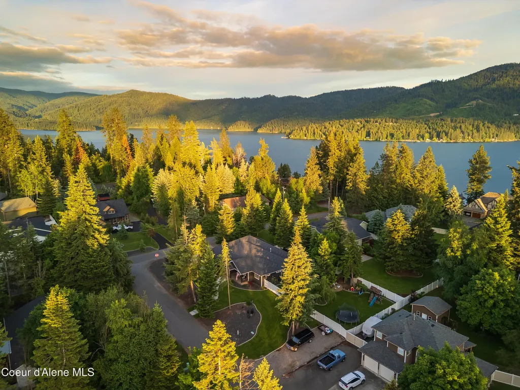 3110 E Lake Forest Drive Hayden Lake ID 83835