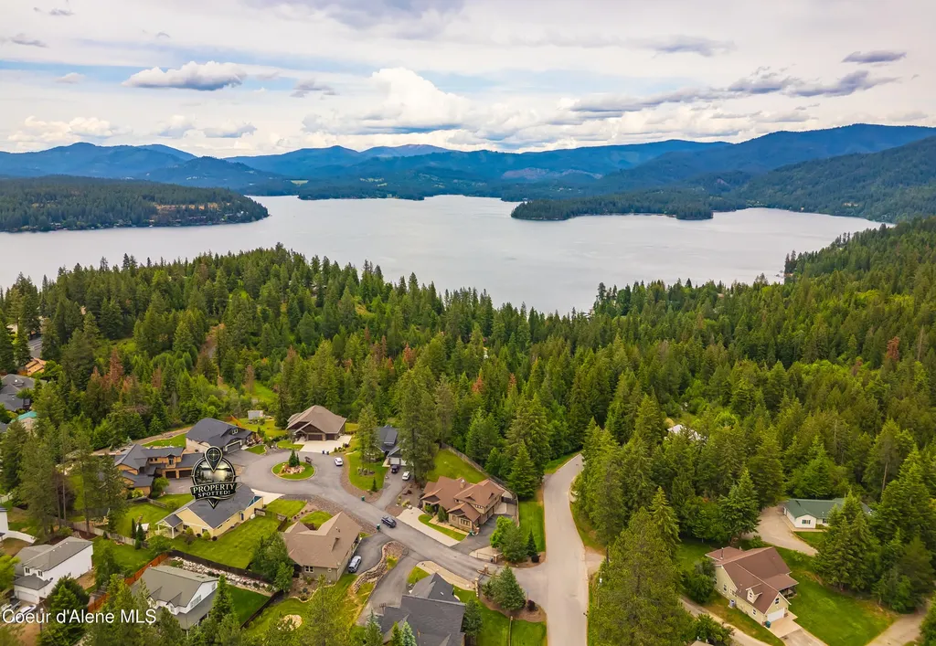 8729 N Stable Trace Court Hayden ID 83835