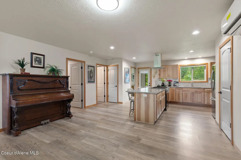 123 Hanson Court Dover ID 83825