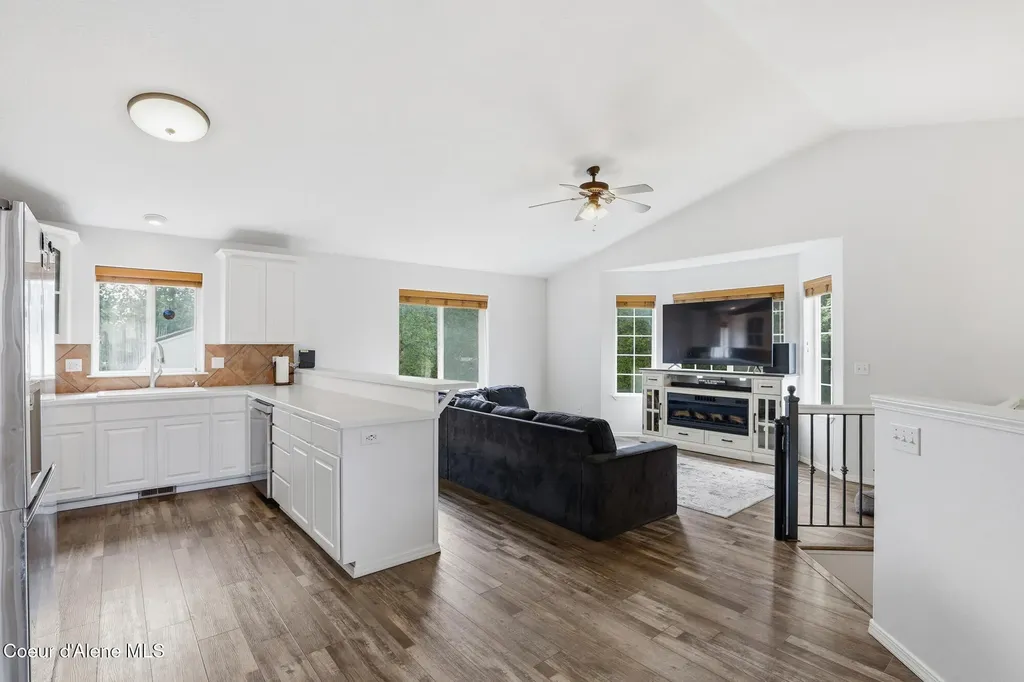 8814 N Torrey Lane Hayden ID 83835