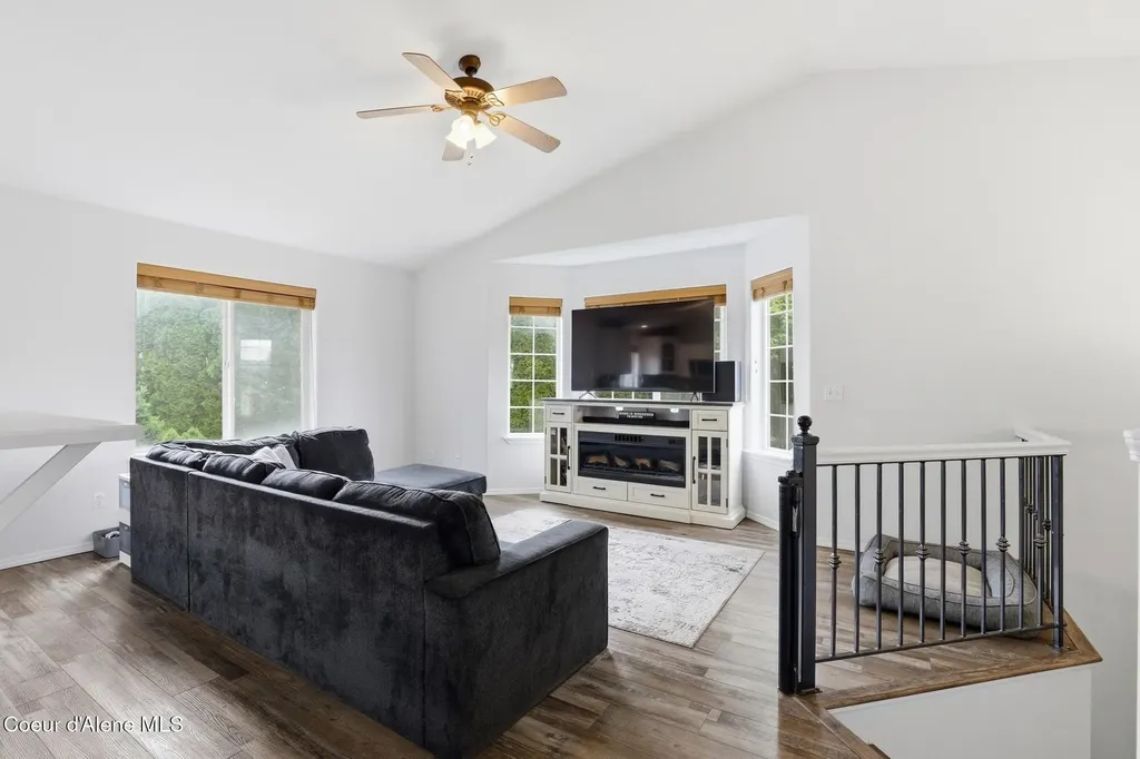 8814 N Torrey Lane Hayden ID 83835