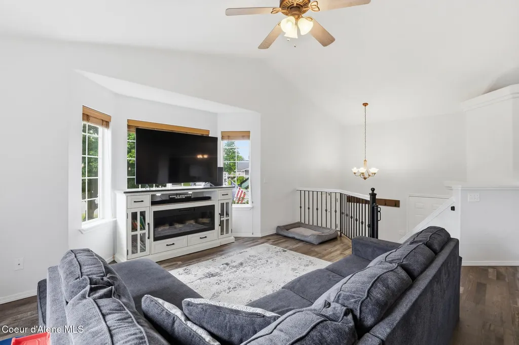 8814 N Torrey Lane Hayden ID 83835