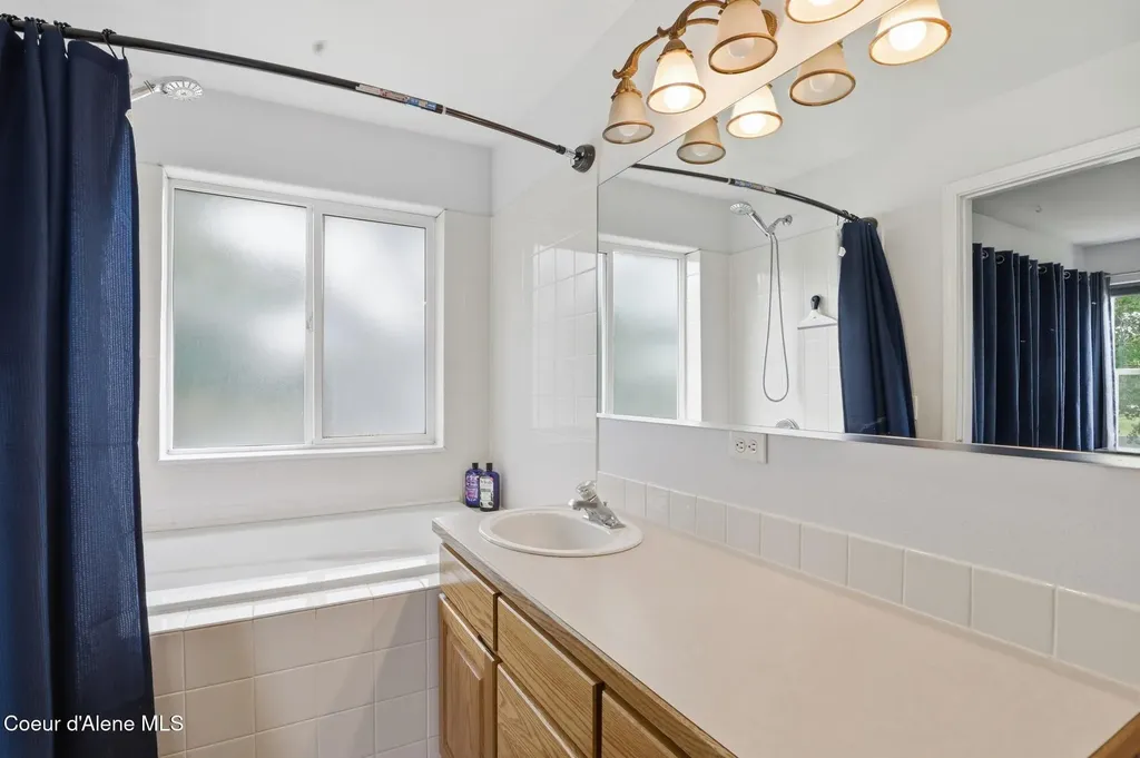 8814 N Torrey Lane Hayden ID 83835