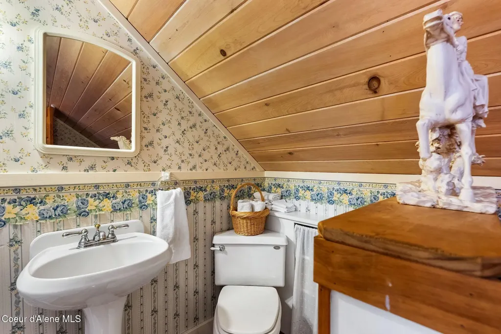 70 Hawkins Road Sagle ID 83860