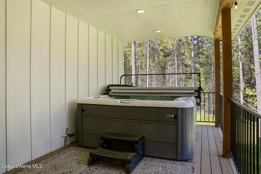 95 Klickitat Road Cocolalla ID 83813