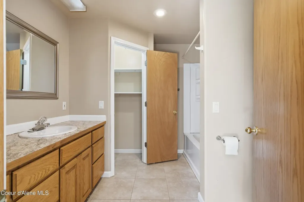 2232 E Shoshone Avenue Athol ID 83801