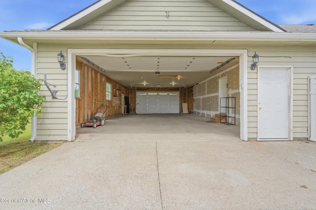 2232 E Shoshone Avenue Athol ID 83801