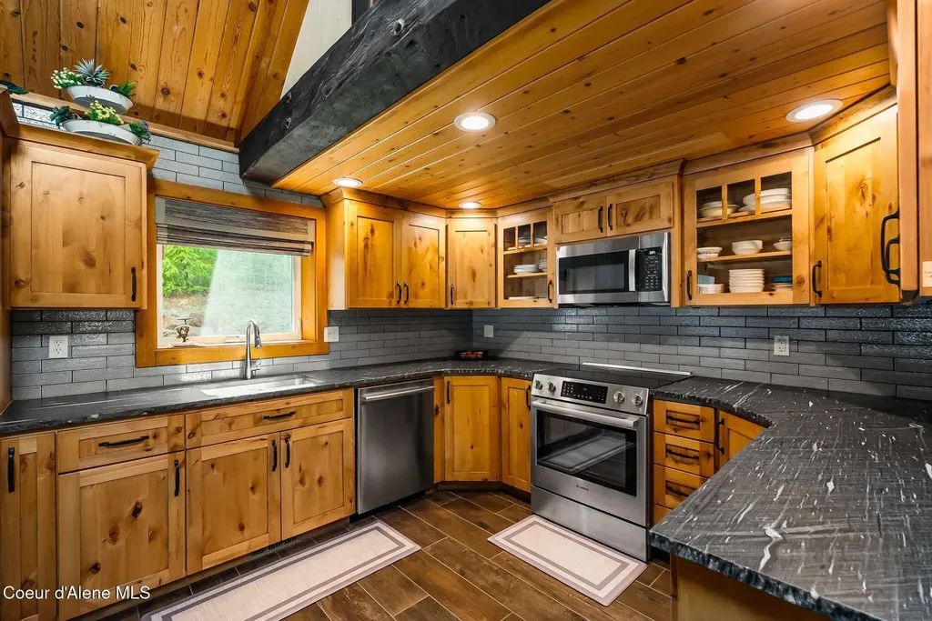 13962 Dufort Road Priest River ID 83856