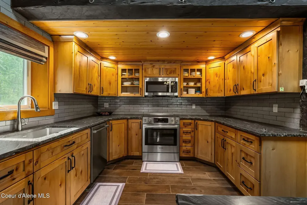 13962 Dufort Road Priest River ID 83856
