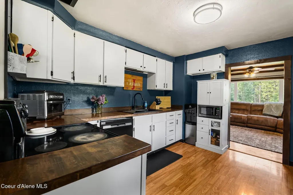 13962 Dufort Road Priest River ID 83856