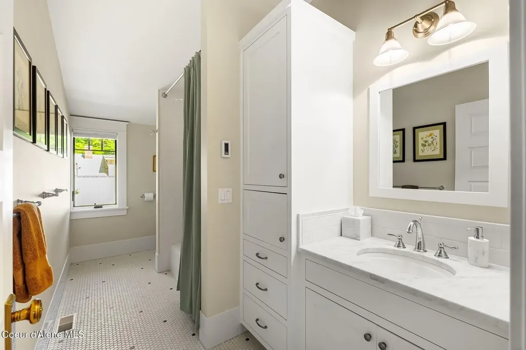 501 S Second Avenue Sandpoint ID 83864