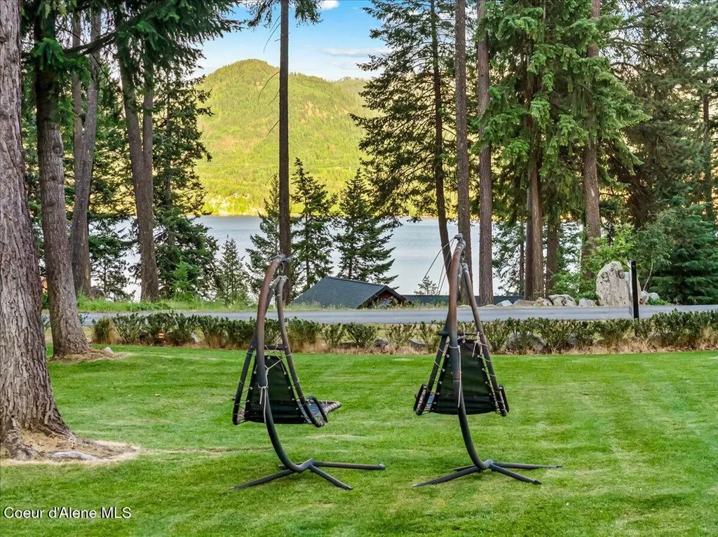 463 Glacier Loop Bayview ID 83803