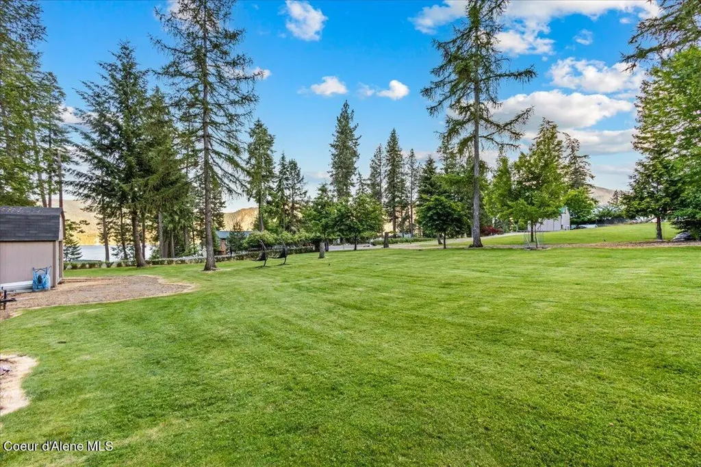 463 Glacier Loop Bayview ID 83803