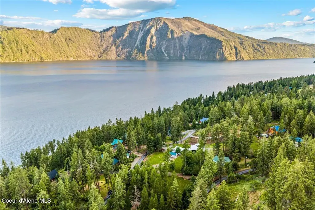 463 Glacier Loop Bayview ID 83803