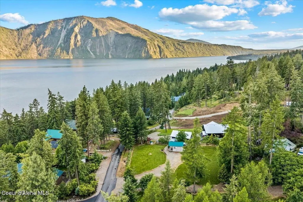 461 Glacier Loop Bayview ID 83803