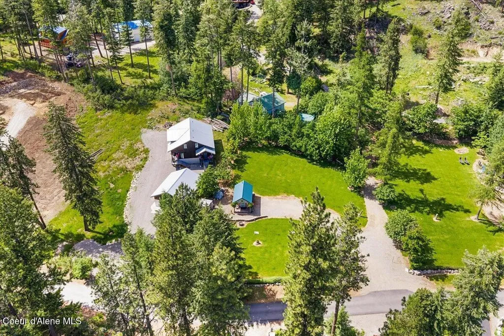 461 Glacier Loop Bayview ID 83803