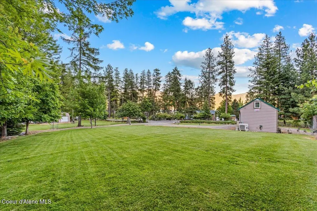 461 Glacier Loop Bayview ID 83803