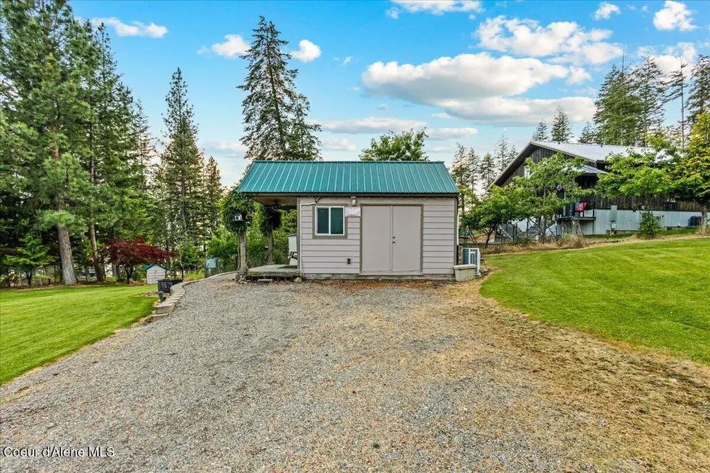 461 Glacier Loop Bayview ID 83803