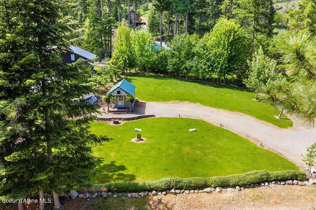 461 Glacier Loop Bayview ID 83803