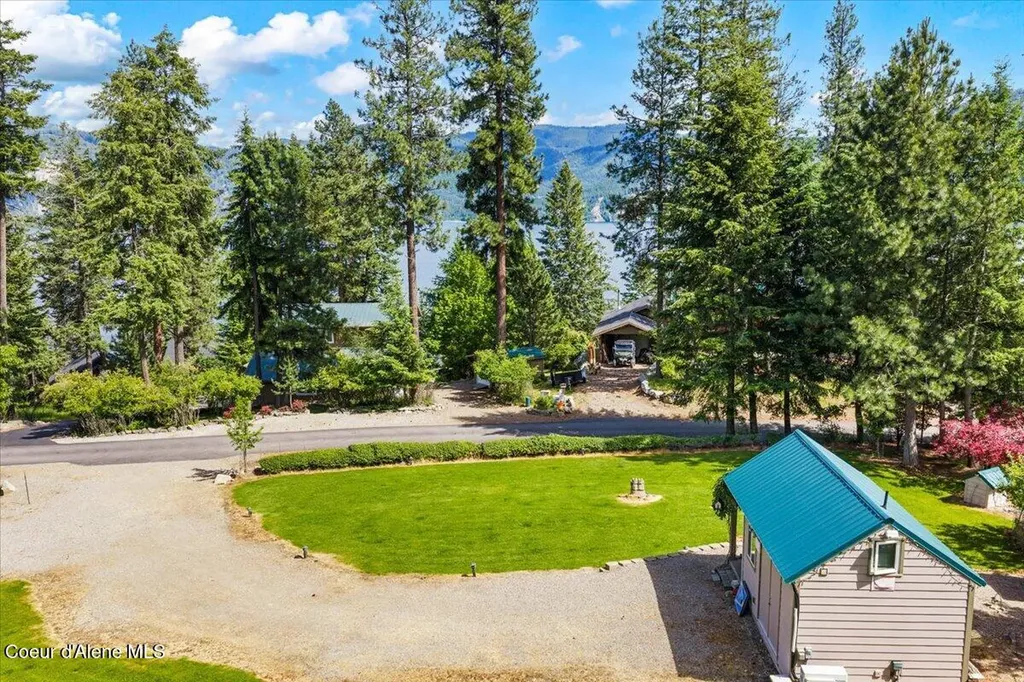 461 Glacier Loop Bayview ID 83803