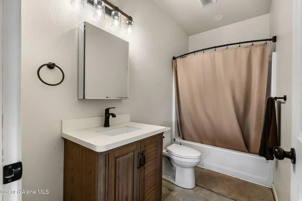 74 Omaha Way Sagle ID 83860
