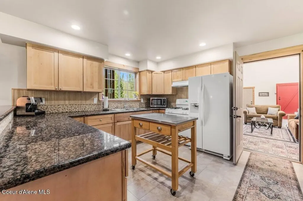 215 Hulett Hills Drive Sandpoint ID 83864