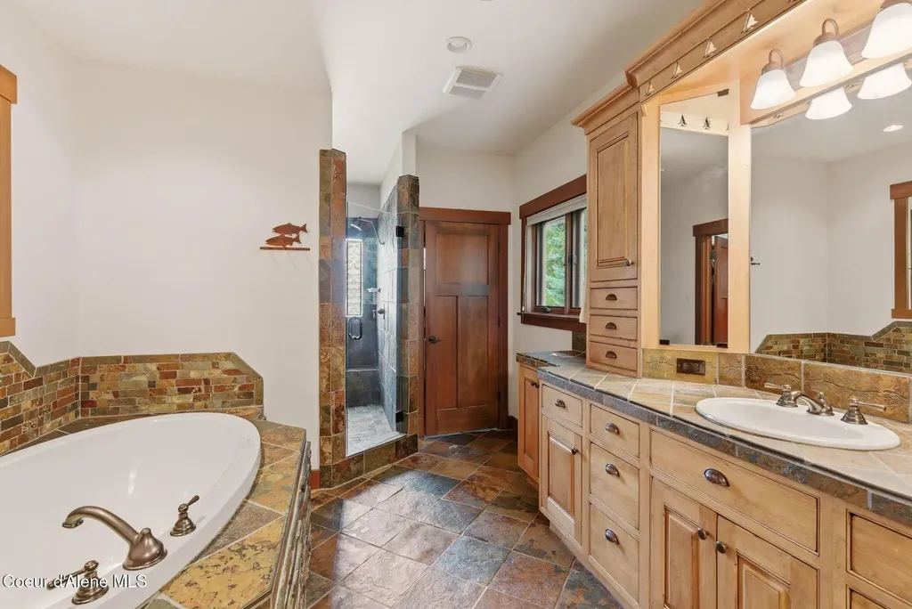 1521 Northshore Drive Sandpoint ID 83864