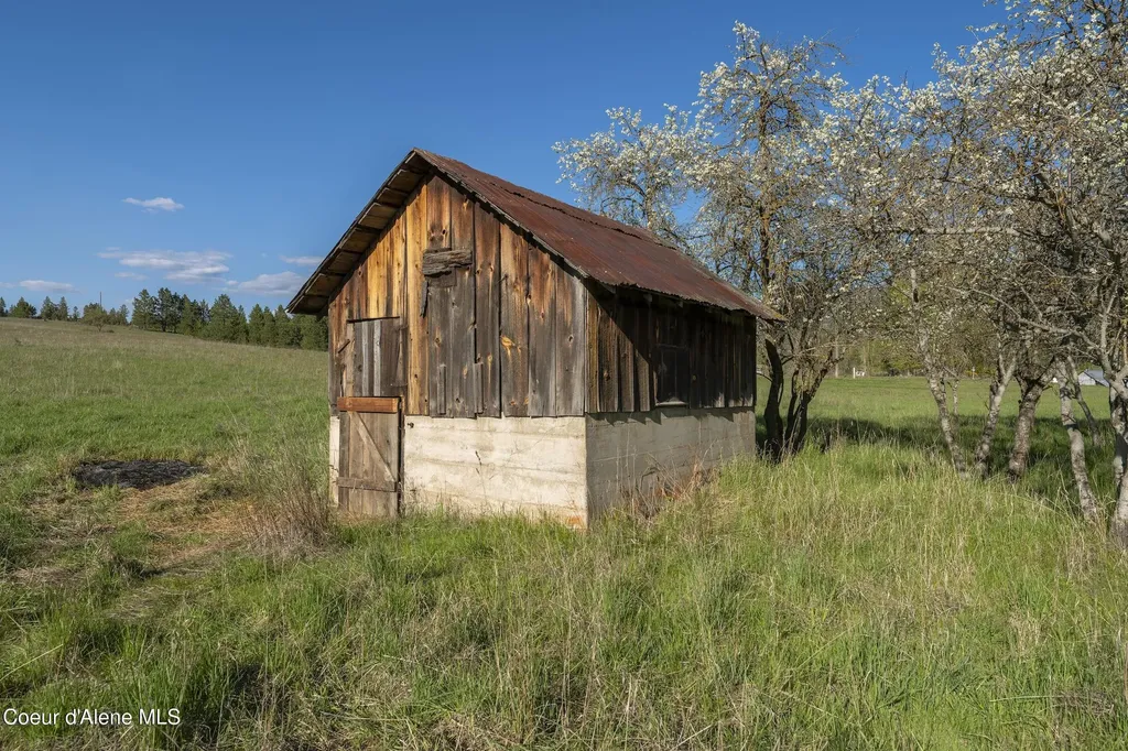 1050 Eastside Road Priest River ID 83856