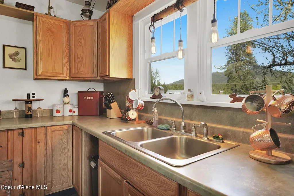 1050 Eastside Road Priest River ID 83856