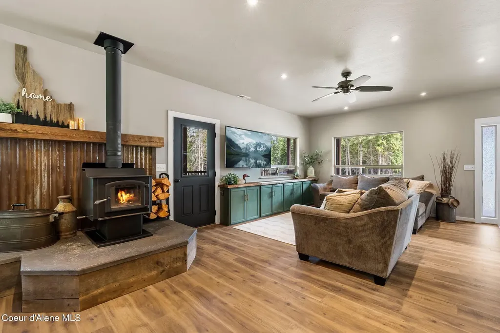 396 Latigo Lane Naples ID 83847