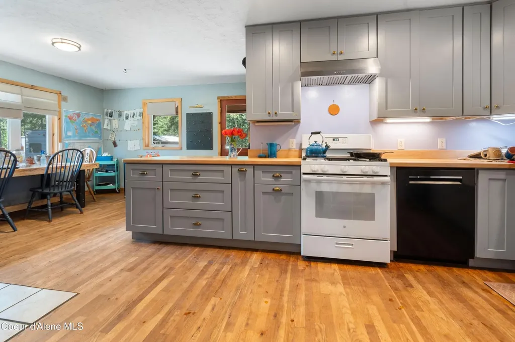 450 Coyote Way Bonners Ferry ID 83805