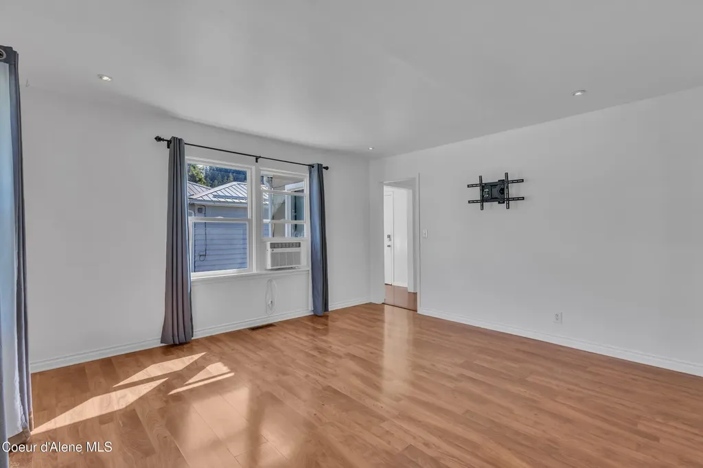 313 E Larch Avenue Osburn ID 83849
