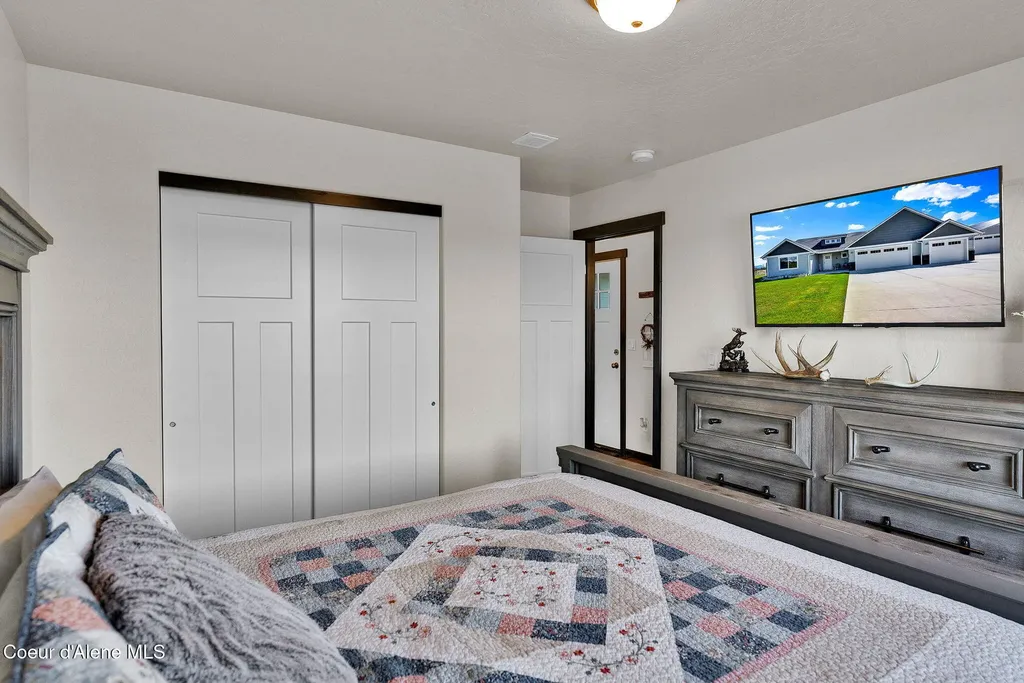 24812 N Old Highway 95 Athol ID 83801