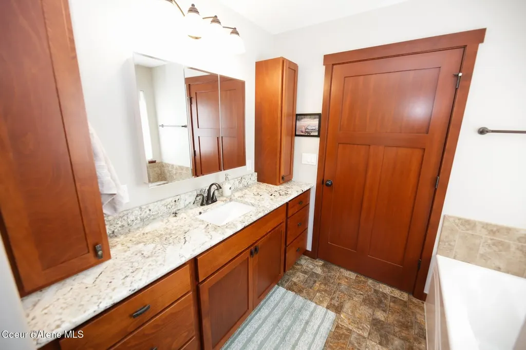 4525 E Rosemont Drive Athol ID 83801