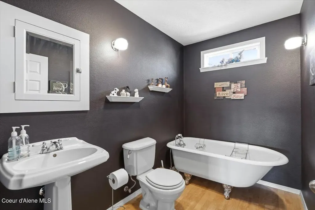 222 E Remington Road Athol ID 83801