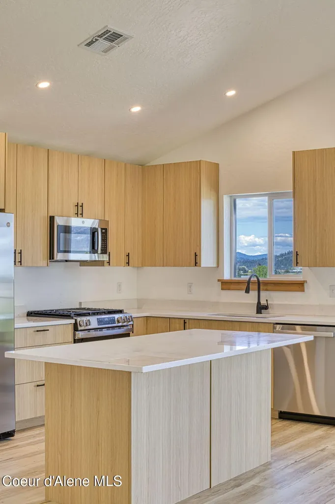 3596 N Blaze Loop Post Falls ID 83854