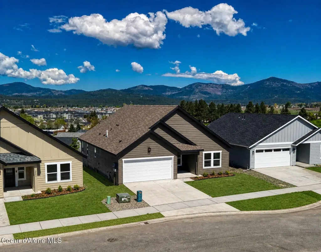 3596 N Blaze Loop Post Falls ID 83854